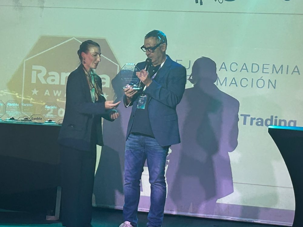 Entrega del premio Rankia Awards 2026 a la Mejor Academia de Formación a Jordi Martí Trading